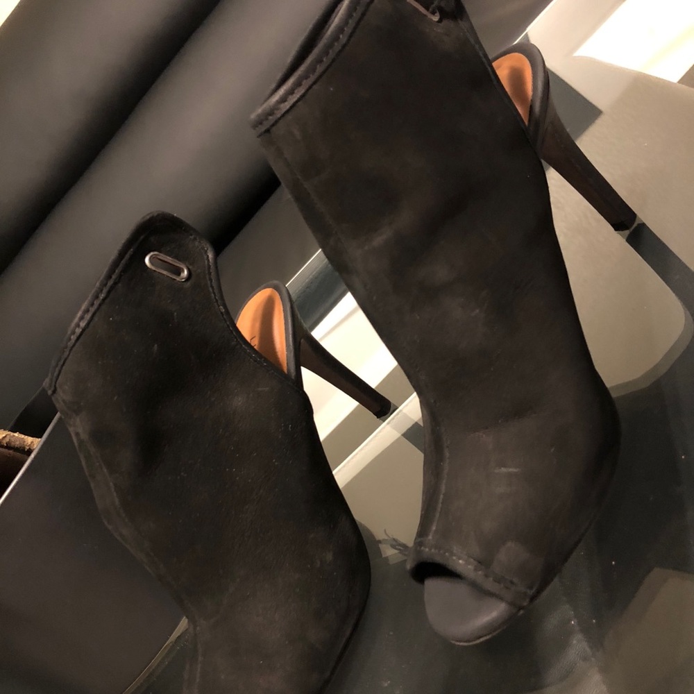 Luck black suede boots
